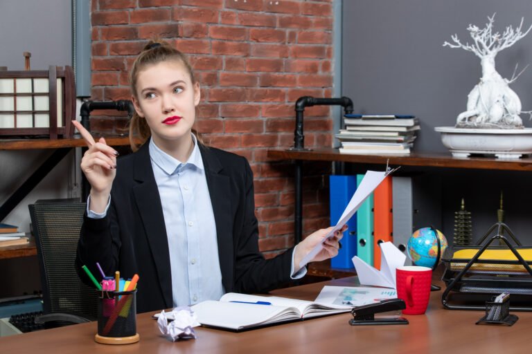 10 Smart Career Transition Analyzer Questions to Guide Career